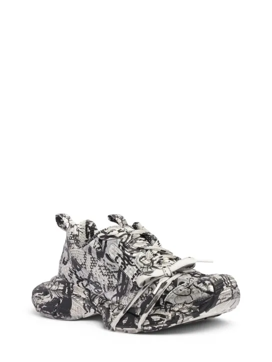 Balenciaga   3XL extreme graffiti sneakers 
