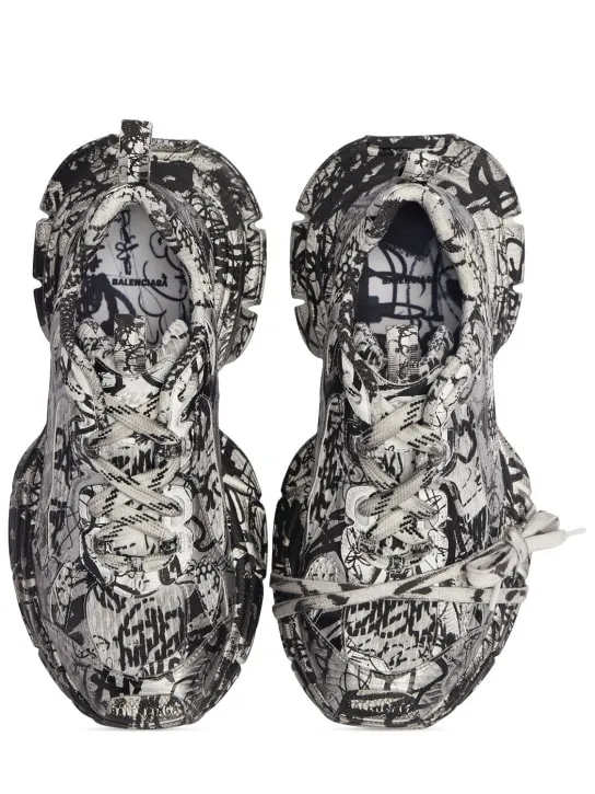 Balenciaga   3XL extreme graffiti sneakers 